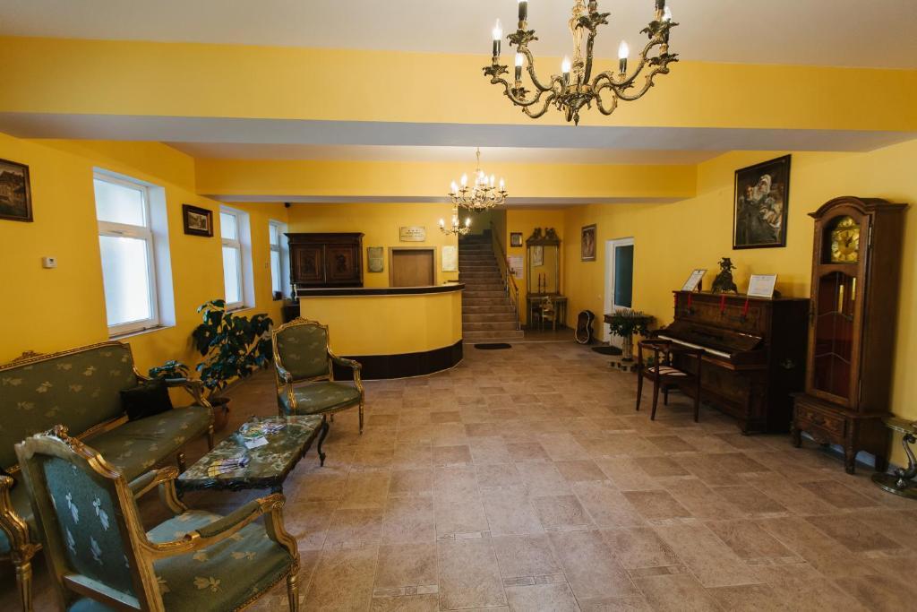 Hotel Dobsi - 610