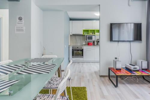 Downtown Accommodation - 968
