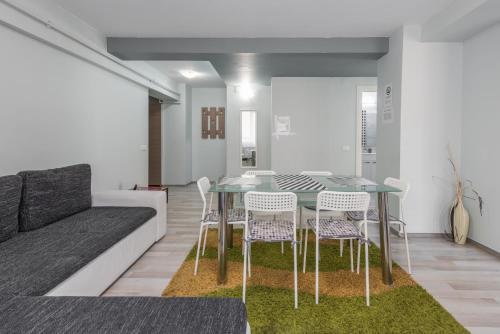 Downtown Accommodation - 182