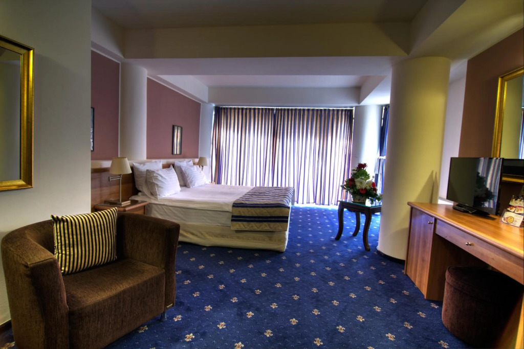 Hotel Dumbrava - 374