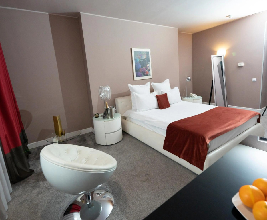 Hotel Dumbrava - 829