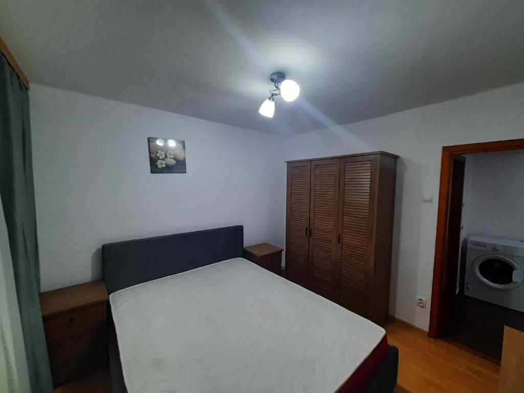Elena - 688
