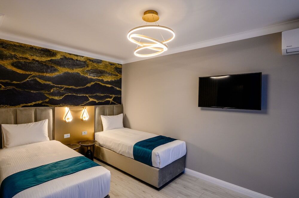 Elitte Inn & Suites - 440