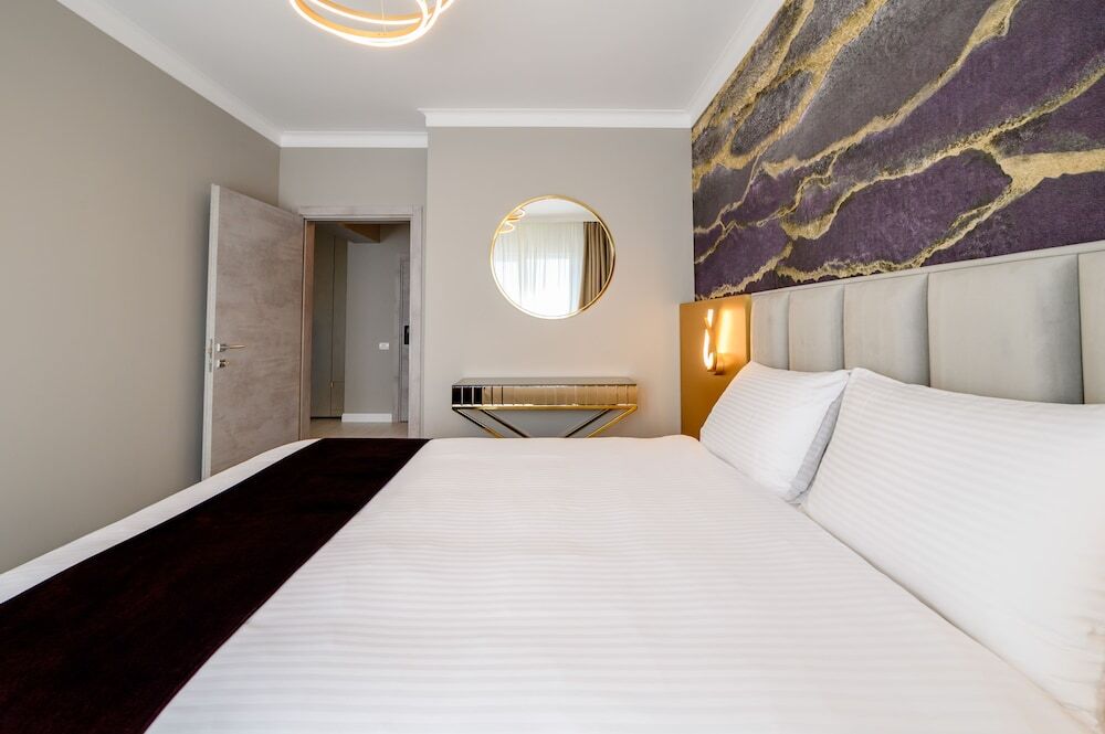 Elitte Inn & Suites - 765