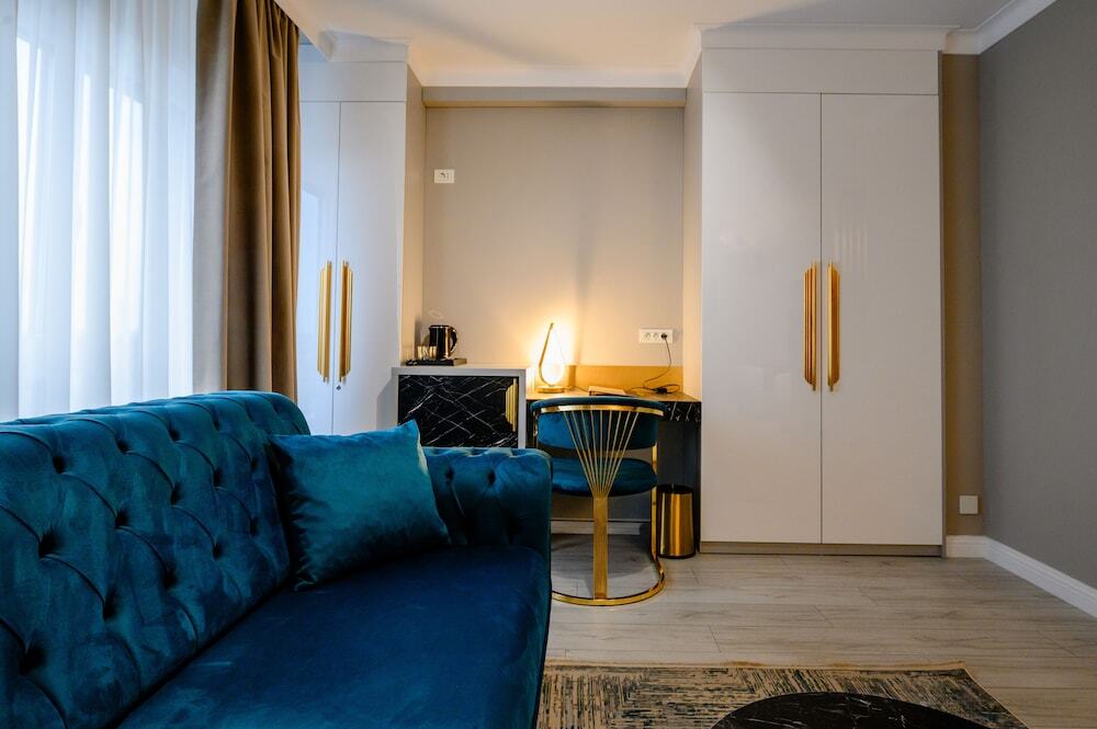 Elitte Inn & Suites - 910