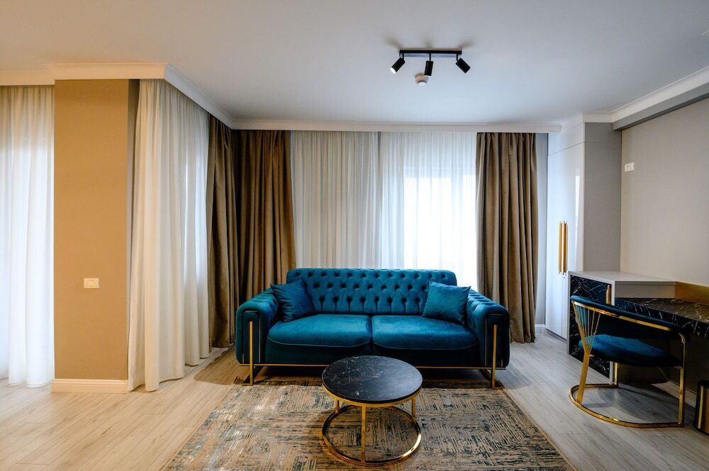 Elitte Inn & Suites - 349