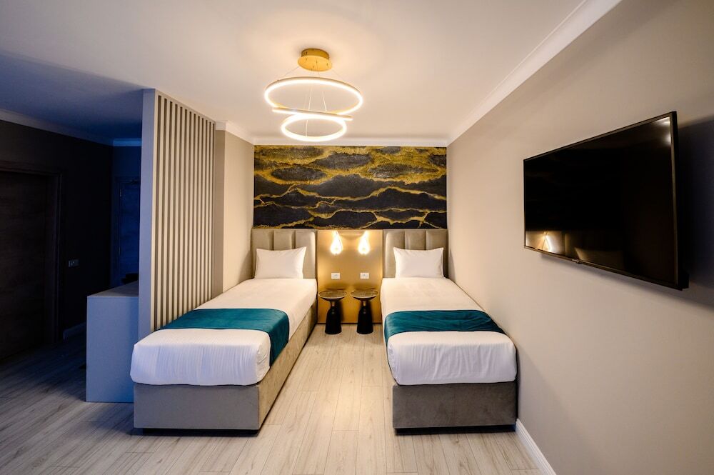 Elitte Inn & Suites - 402