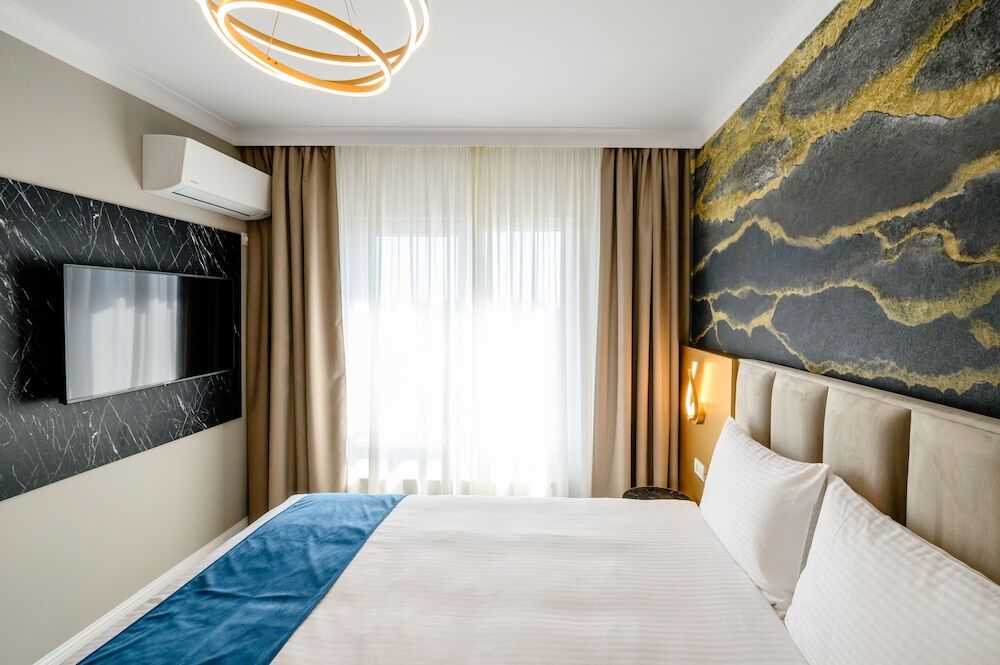 Elitte Inn & Suites - 692