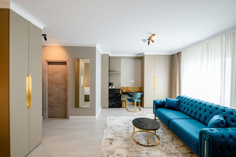 Elitte Inn & Suites - 836