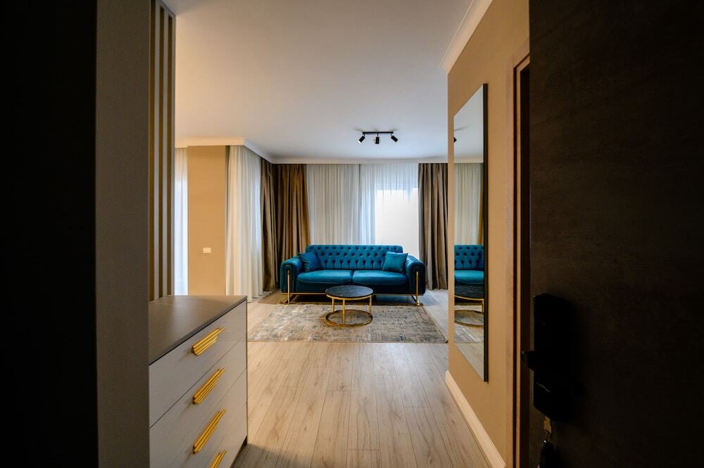 Elitte Inn & Suites - 950