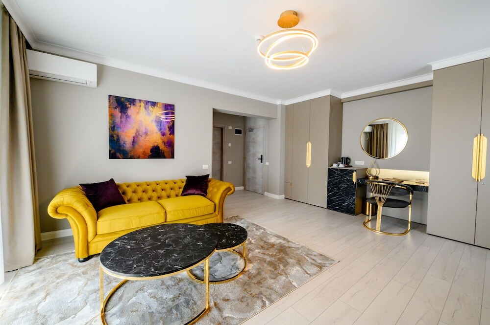Elitte Inn & Suites - 135