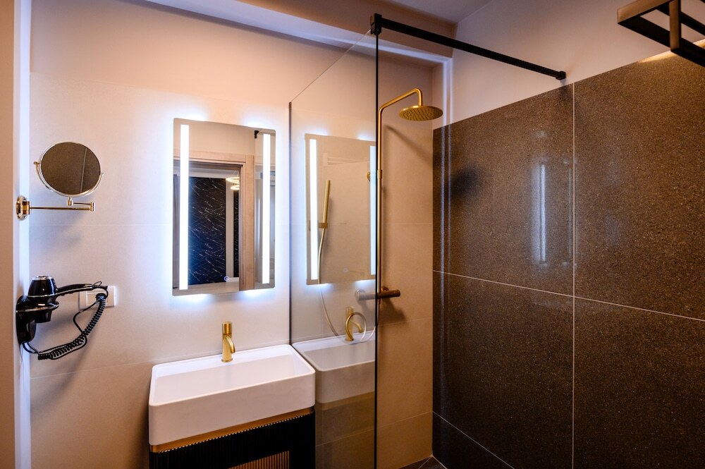 Elitte Inn & Suites - 72