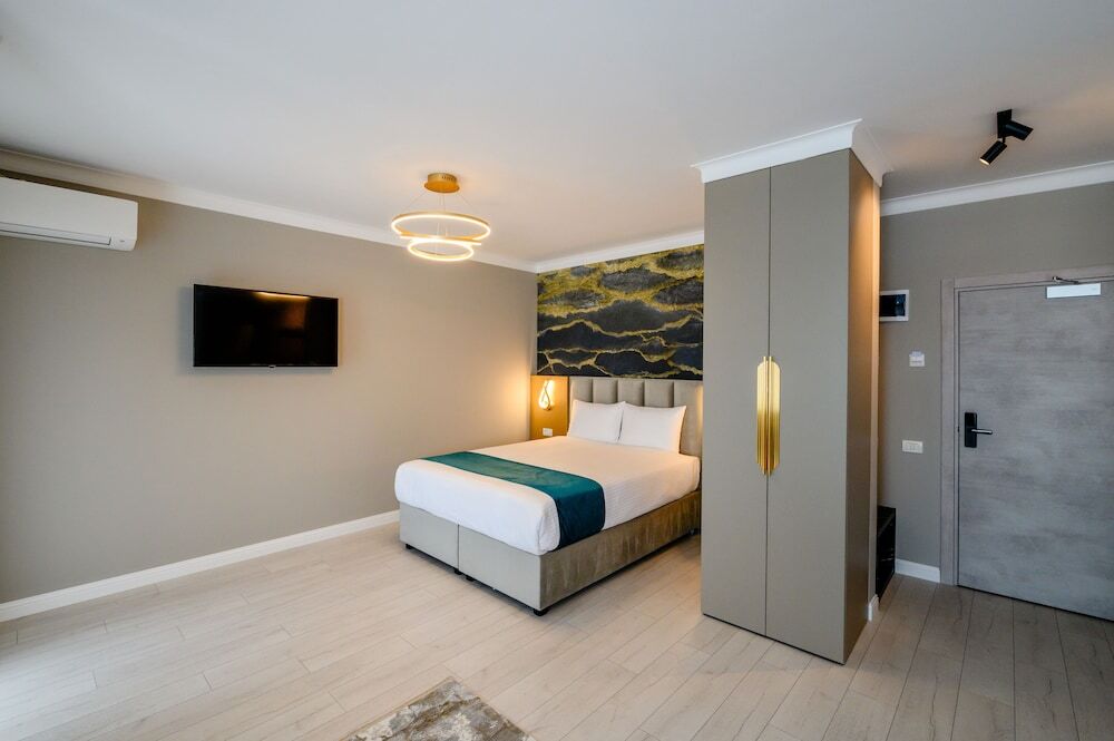 Elitte Inn & Suites - 529
