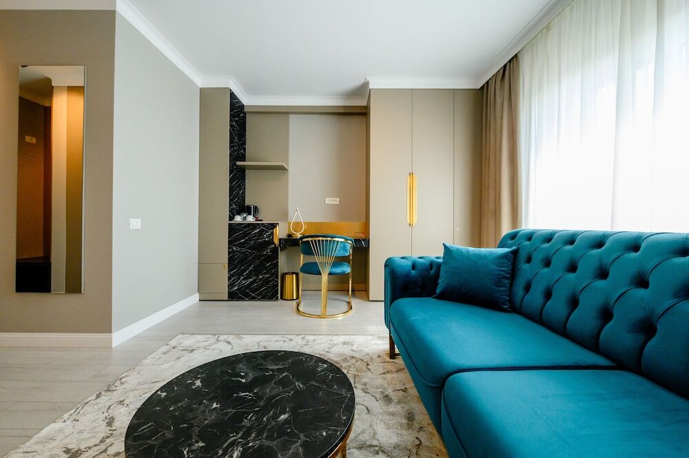 Elitte Inn & Suites - 125