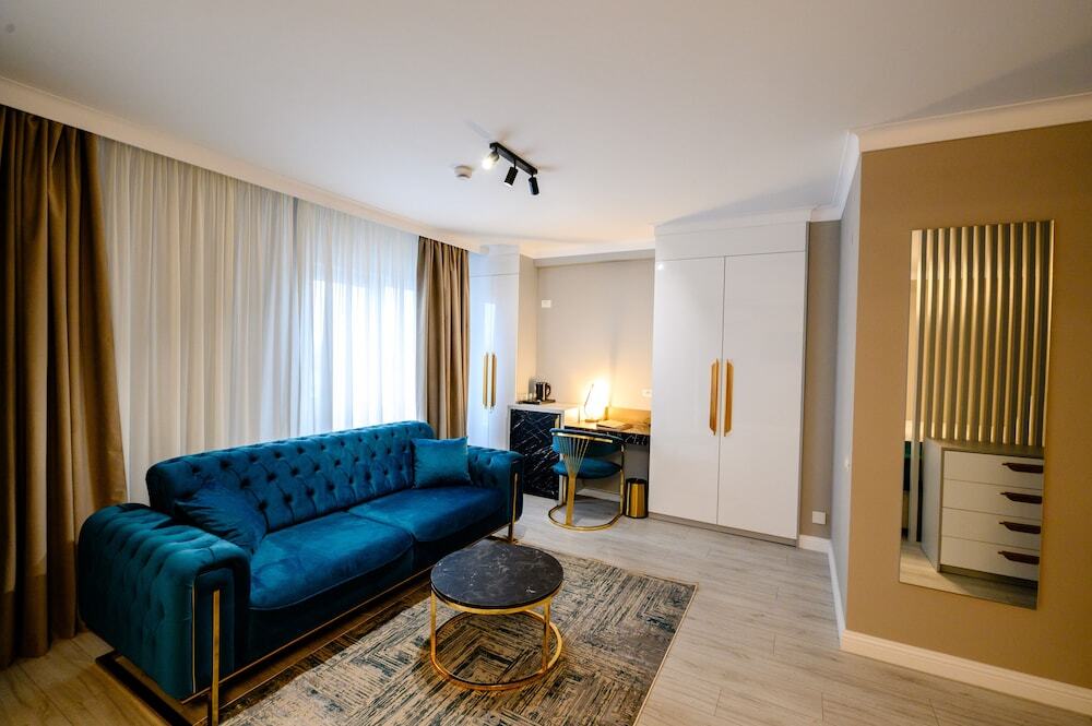 Elitte Inn & Suites - 728