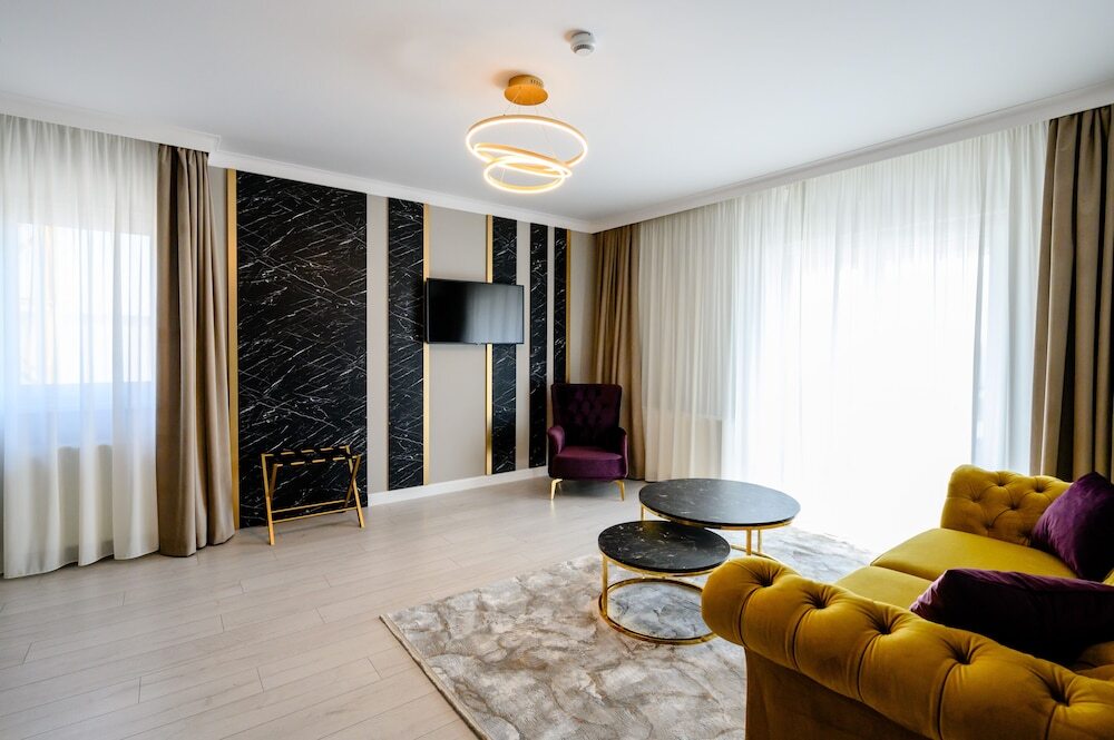 Elitte Inn & Suites - 899