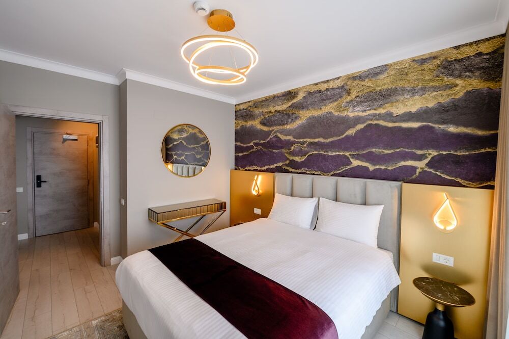Elitte Inn & Suites - 722
