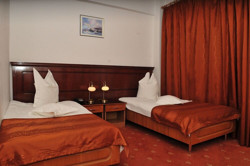 Hotel Emma Est - 353