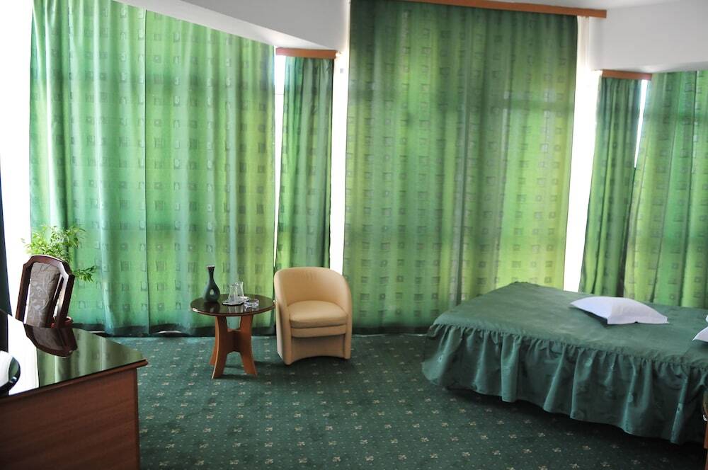 Hotel Emma Est - 835
