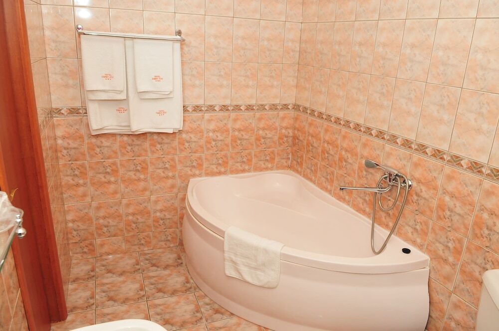 Hotel Emma Est - 838