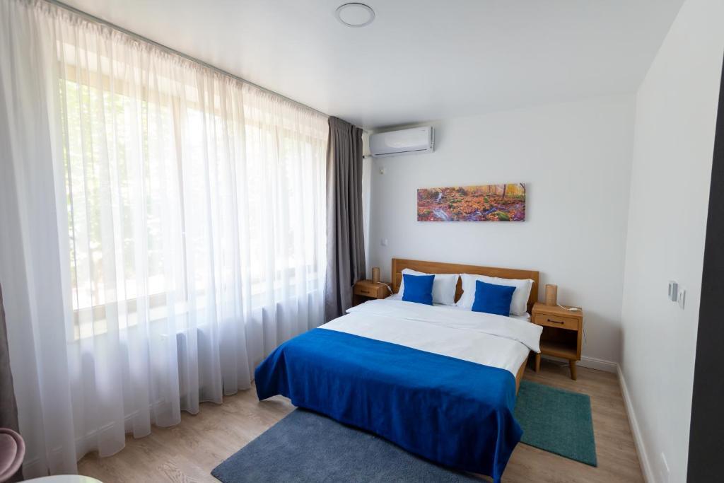 English House - 320