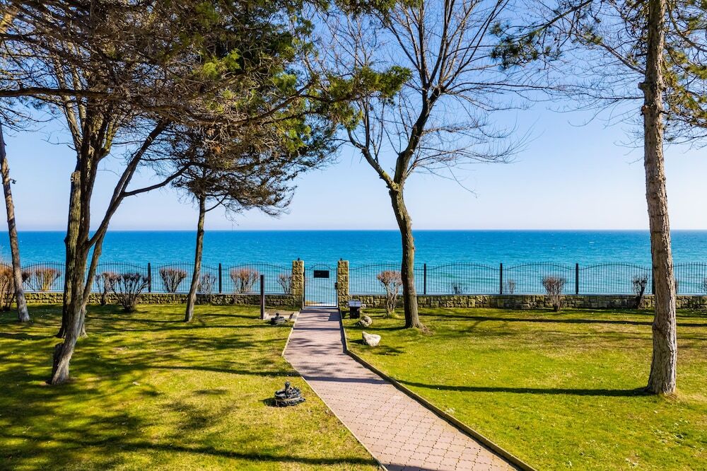 Epico Seafront & Garden Apartments - 377