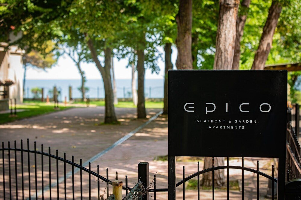 Epico Seafront & Garden Apartments - 530