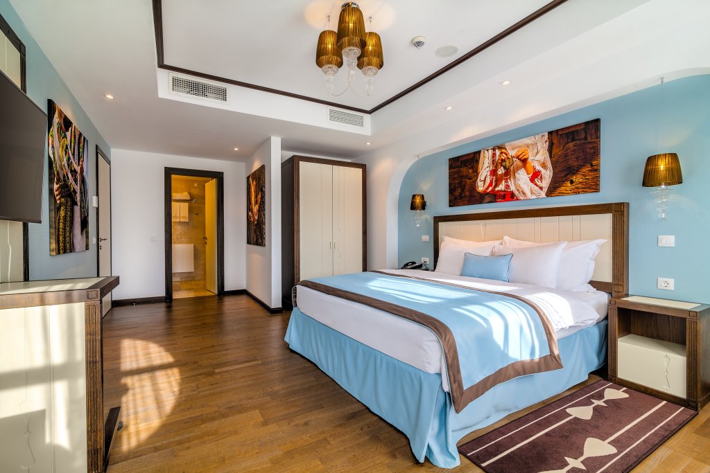 Epoque Hotel - 716