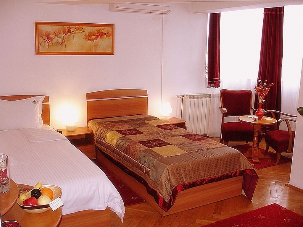 Hotel Escala - 700