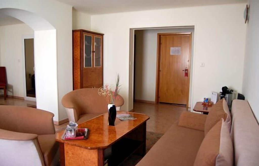 Euro Hotel - 302