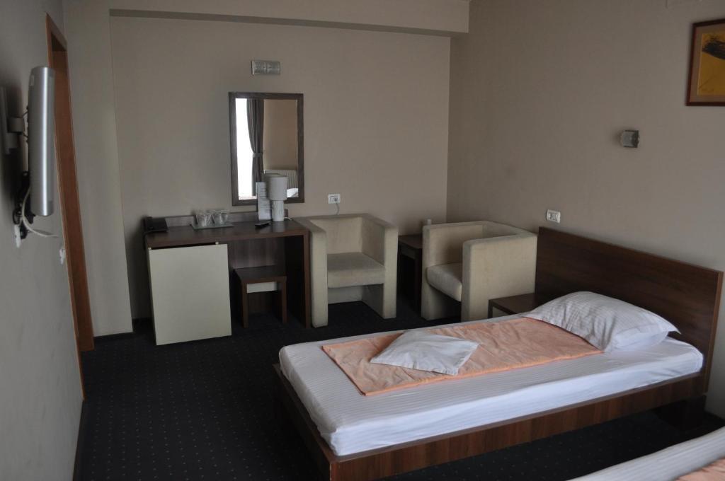 Euro House Hotel - 884