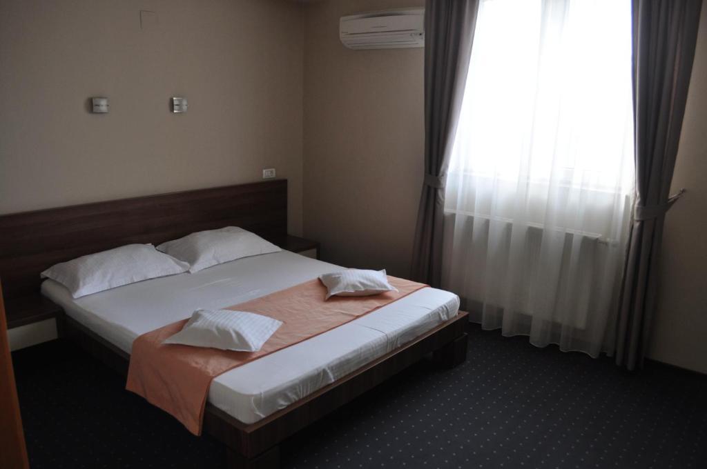 Euro House Hotel - 3
