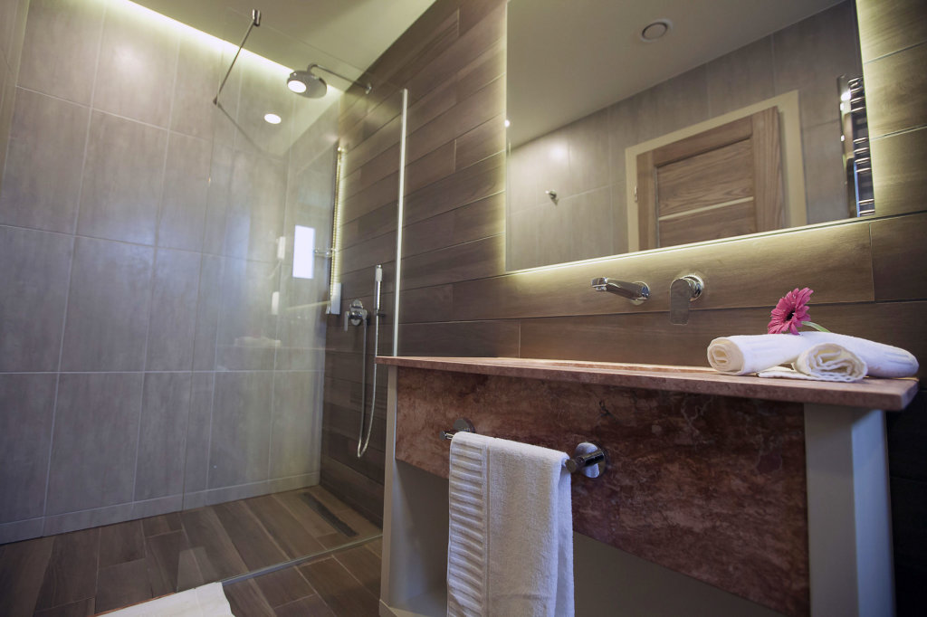 Exclusive Hotel & More - 373