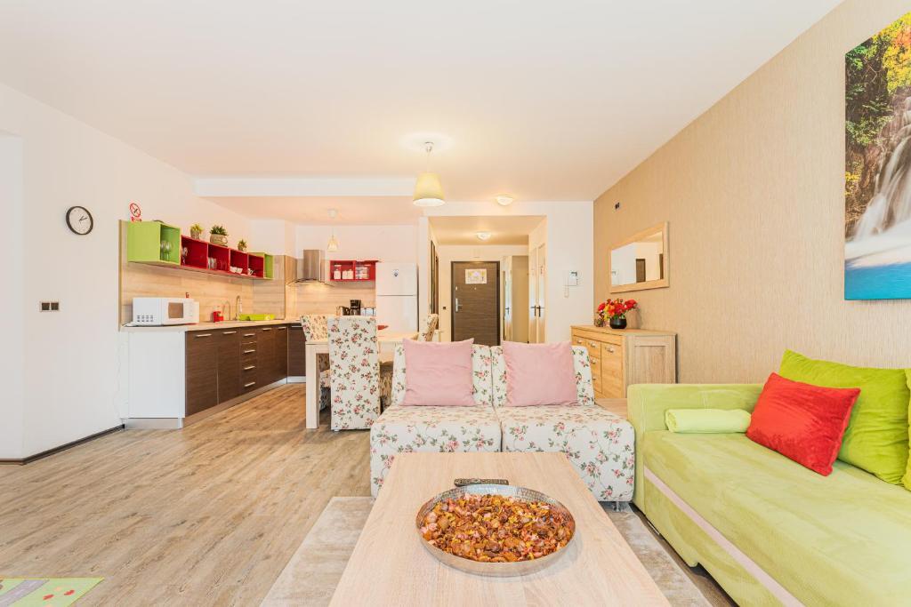 Fabulous Views Silver Mountain 3 Rooms Apartment - 863