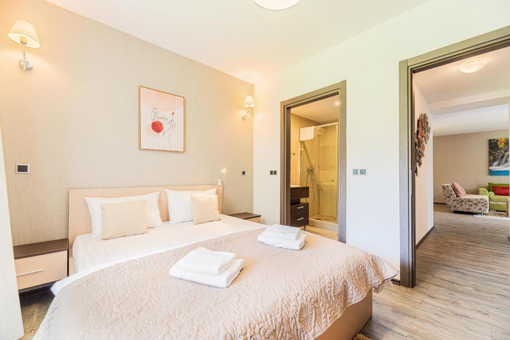 Fabulous Views Silver Mountain 3 Rooms Apartment - 319