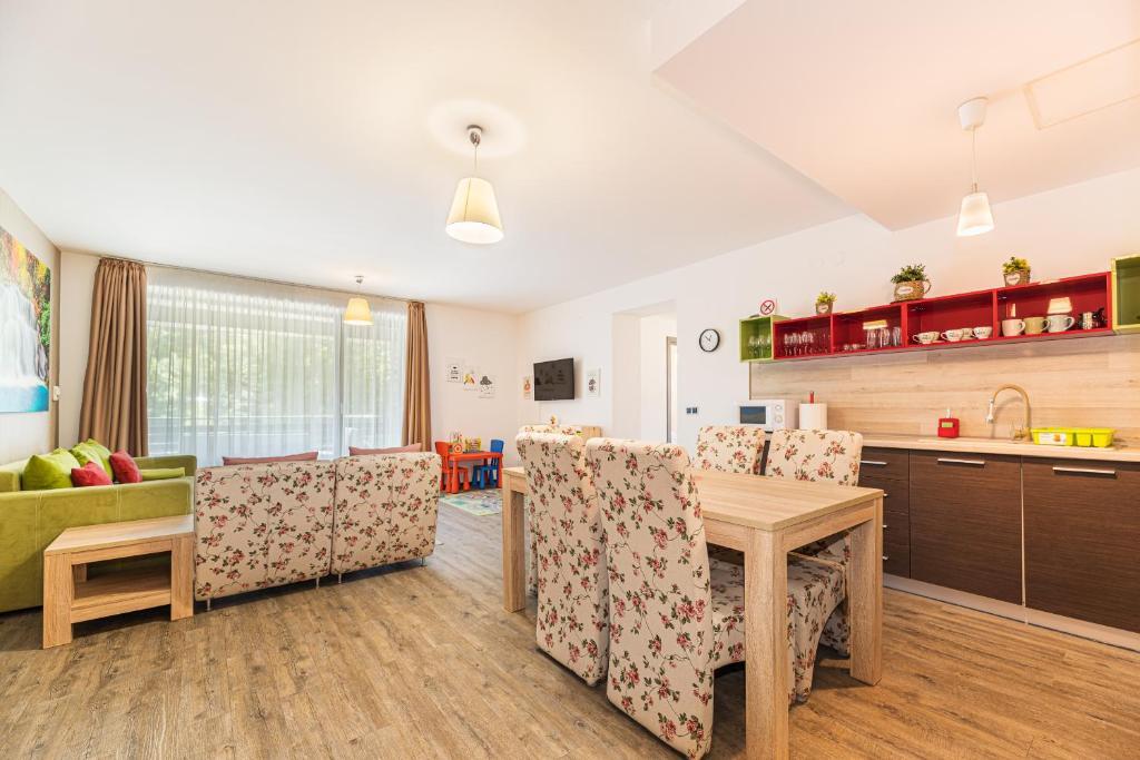 Fabulous Views Silver Mountain 3 Rooms Apartment - 674