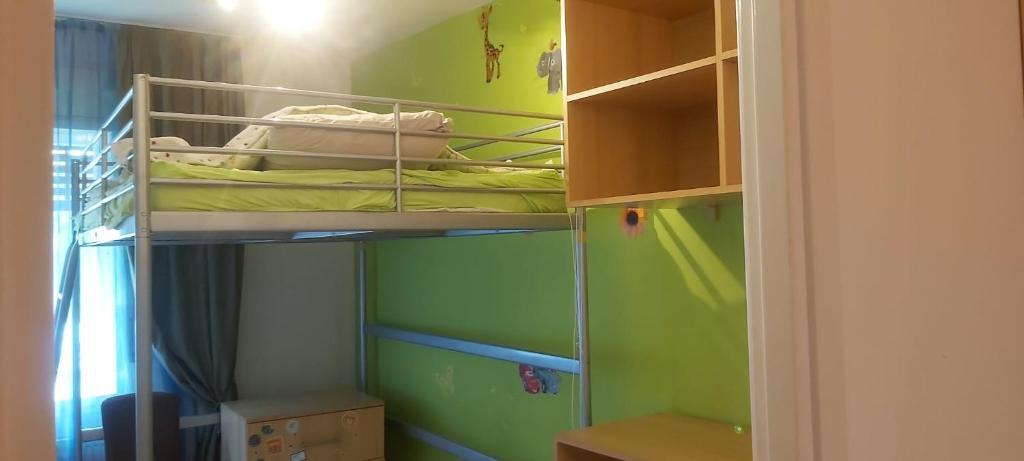 Family 4 rooms apartment in house with garden - 360