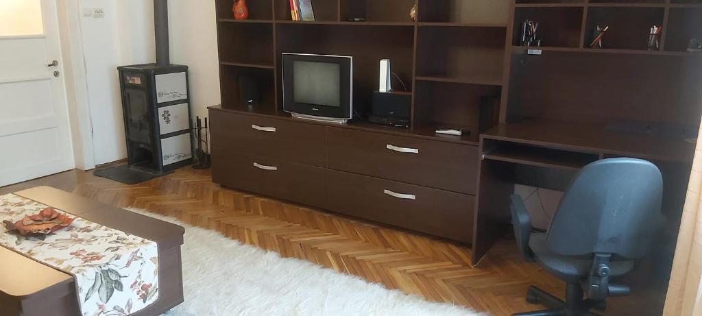 Family 4 rooms apartment in house with garden - 496