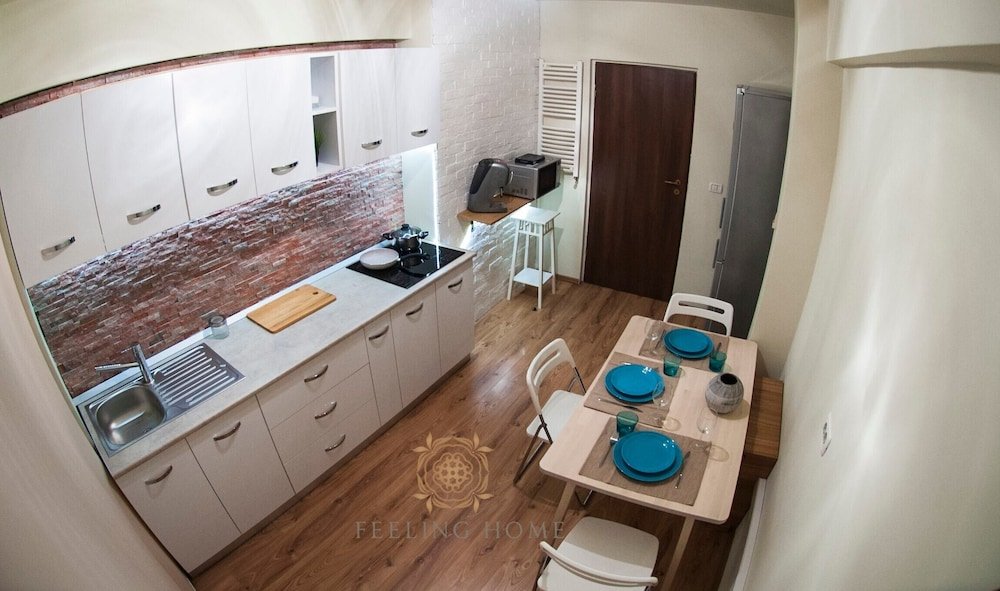 Feeling Home Apartments - 468