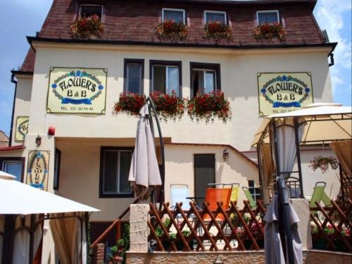 Flower's B&B - 913