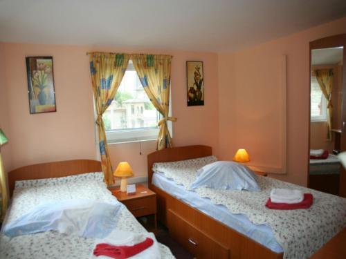 Flower's B&B - 329
