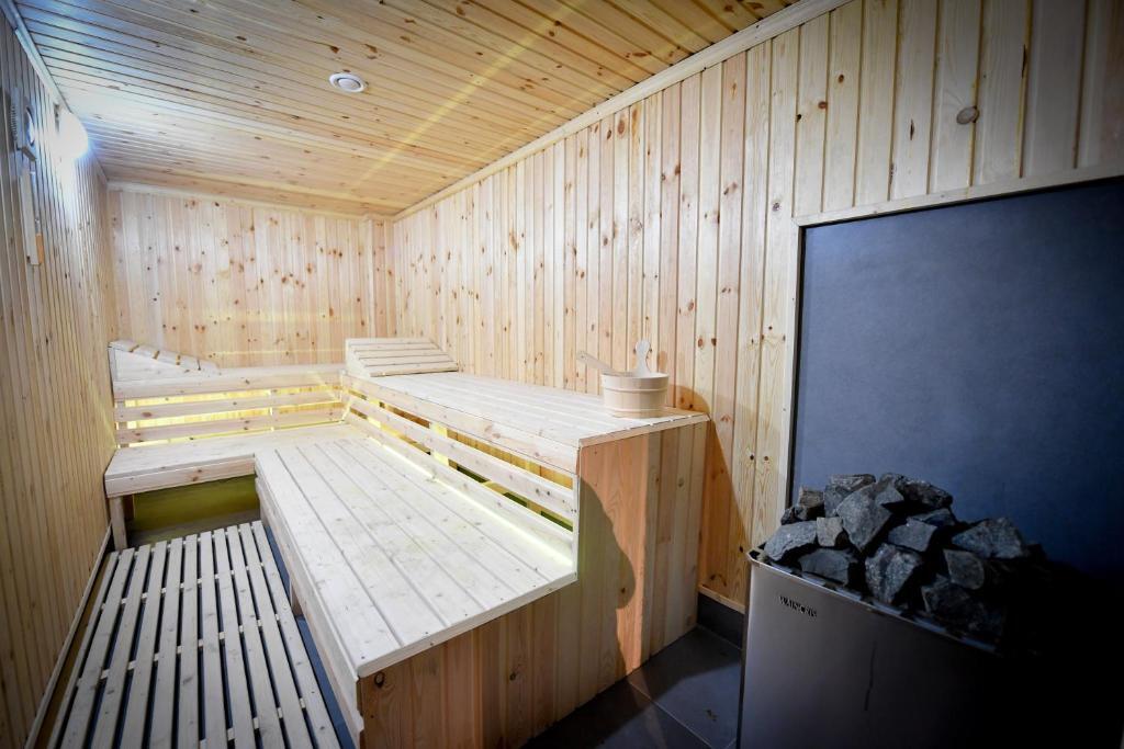 FRIENDS RESIDENCE Apartments - 184