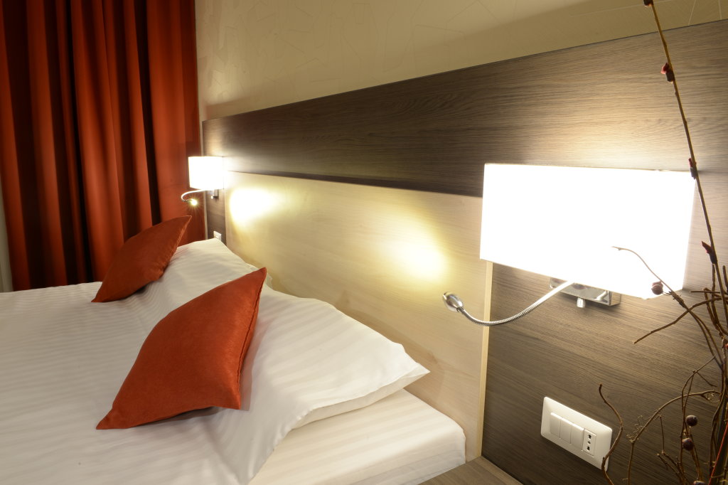 Hotel Galaxy - 680