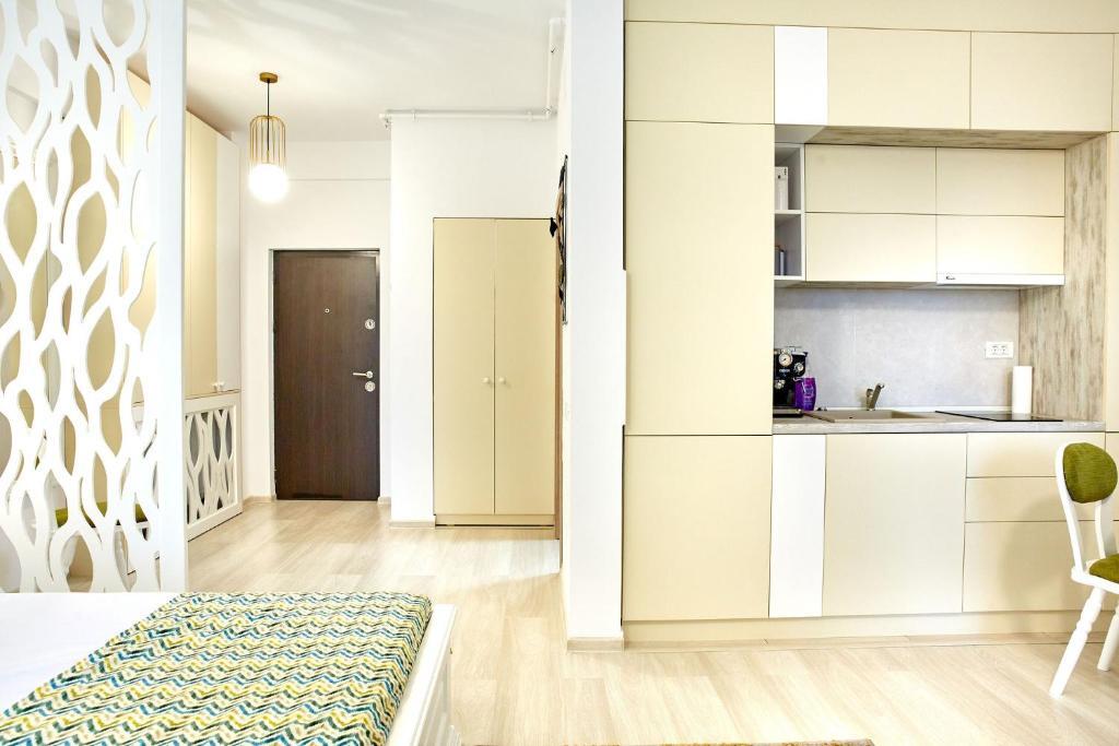 Golden Studio - 709