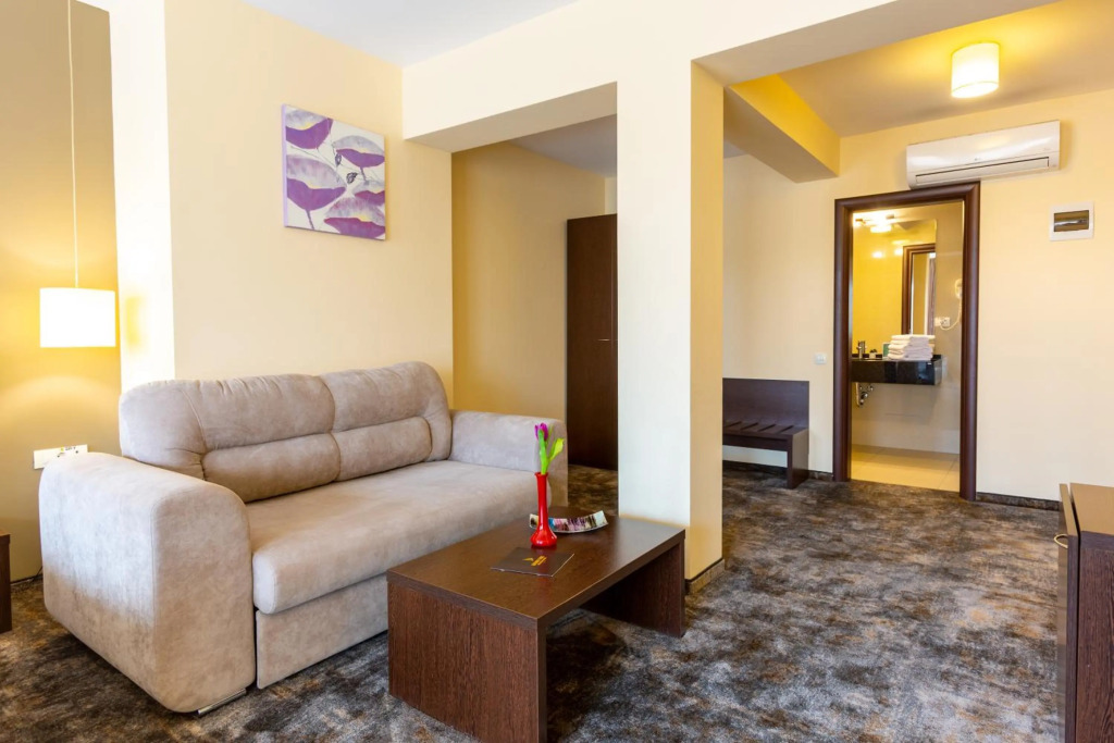 Golden Time Hotel - 795