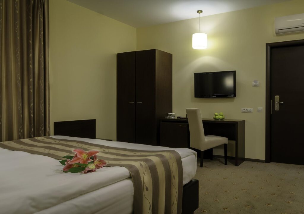 Golden Time Hotel - 100