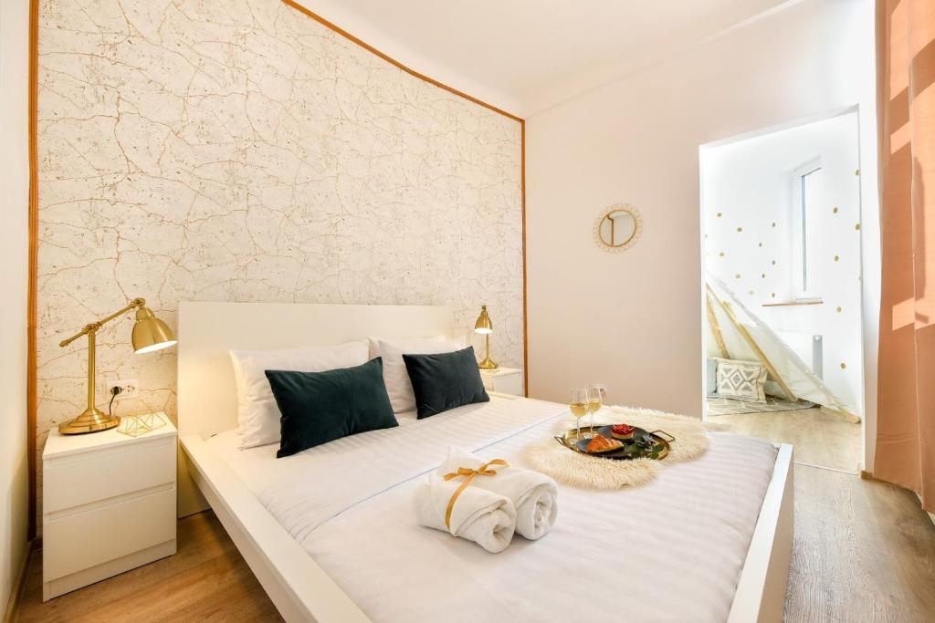GOLDEN TOUCHES - Elegant - Armeneasca Central Apt - 207
