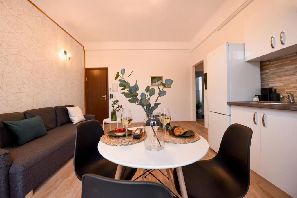 GOLDEN TOUCHES - Elegant - Armeneasca Central Apt - 579