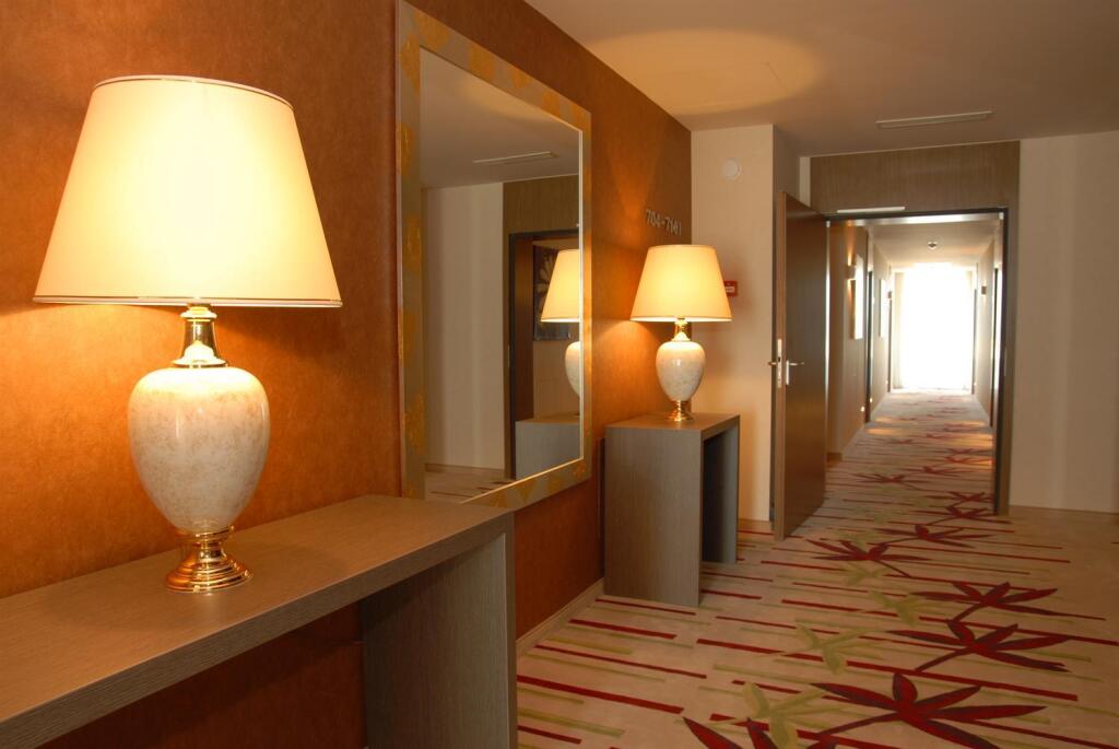 Golden Tulip Ana Dome - 753