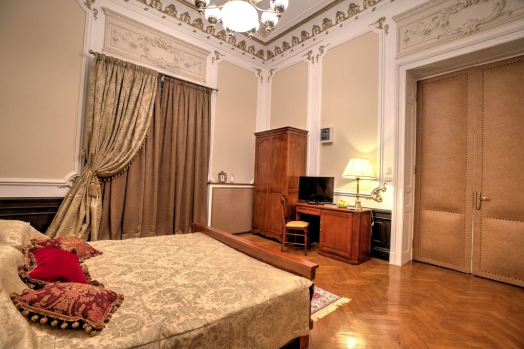 Grand Boutique Hotel - 379